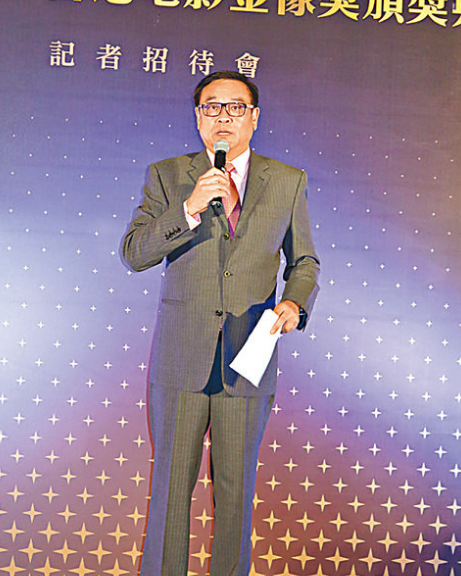 尔冬升60当爸首谈感受 女友是圈外人不想曝光